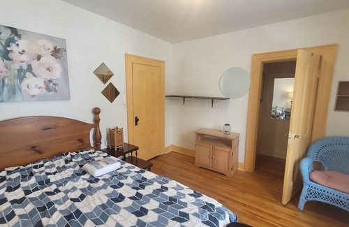 Springhill Apartment | Private Oasis in a shared apartment: Cozy Room for you