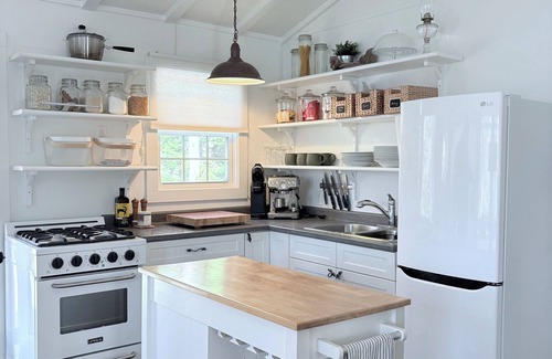 Queens Cottage | Private oceanfront cottage getaway in Mill Village