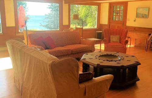 Martinsville Cottage | Private oceanfront view just steps from the rocks! Family-owned, dog-friendly.