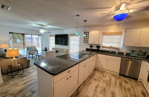 Siesta Key House | Private Palms- private pool and just minutes from Siesta Beaches