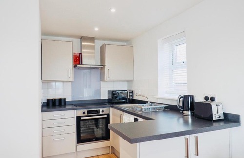 Guildford Apartment | Private Parking Stylish Great Location