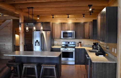 Gilead House | PRIVATE & PEACEFUL CABIN w/HOT TUB and MTN VIEWS