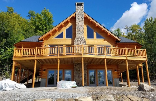Gilead House | PRIVATE & PEACEFUL CABIN w/HOT TUB and MTN VIEWS