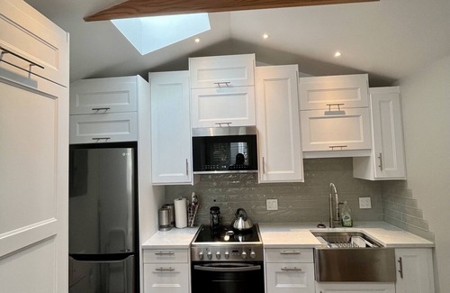 James Bay Cottage | Private Perch in Paradise. Steps to Ocean