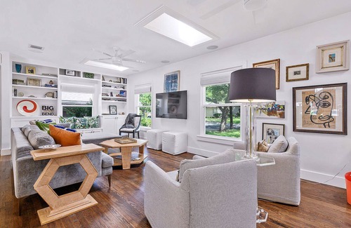 Tarrytown House | Private Pool, 2 Mi to DT - Home + Guesthouse!