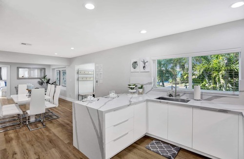 Hollywood Lakes House | Private Pool 3BR With Lakefront View