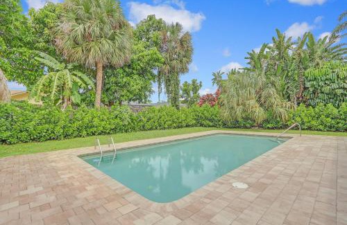 Hunt Club House | Private Pool and Bar Palm Beach Gardens Getaway