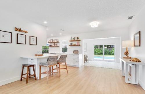 Hunt Club House | Private Pool and Bar Palm Beach Gardens Getaway