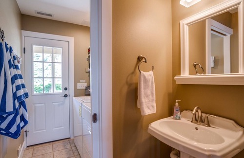 Chelan House | Private pool and hot tub with amazing views! Pet friendly