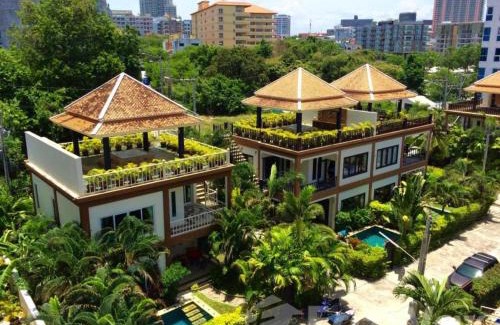 Jomtien Villa | Private Pool & Jacuzzi Villa, Phratumnak, Pattaya - 600m from the beach, 711 nearby