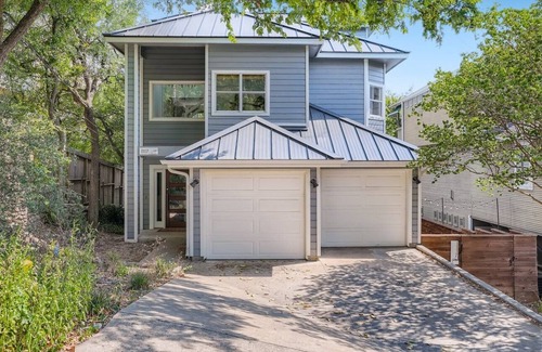 Clarksville House | Private Pool Oasis, Right in the Heart of Downtown ATX - by PMI Austin Metro