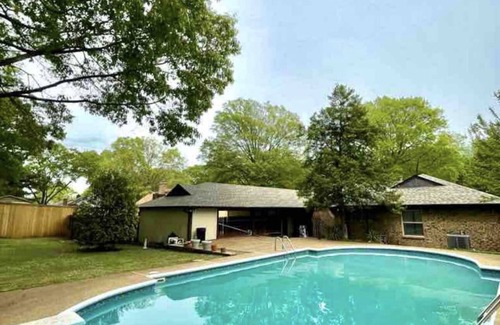 Ellendale House | Private Pool–Renovated Home for Groups/Getaways