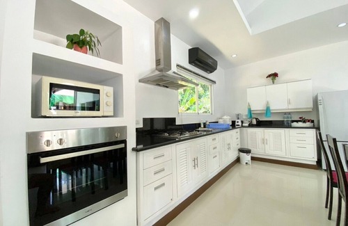 Chalong Villa | Private Pool Villa 4 bedrooms for family