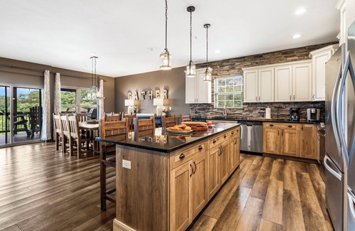 Table Rock House | Private Putting Green, Firepit, Hot Tub, Free Daily Tickets, Views, Community Indoor Pool!