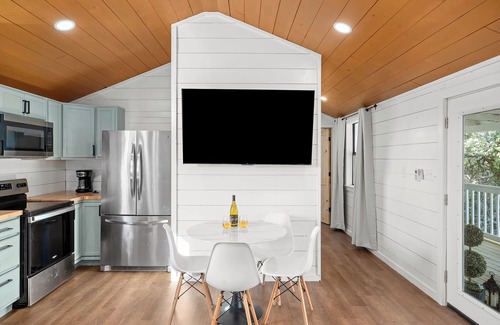 Fredericksburg Cabin | Private Ranch Cabin with Hot-Tub + Close to Townn