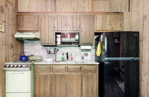 East Stroudsburg Cabin | "Private Retreat" COZY, Cabin in the woods