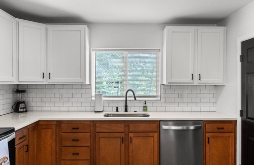 Campton Cabin | Private Ridgetop Retreat RRG: Hot Tub & Dogs OK