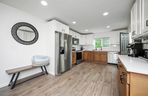 Campton Cabin | Private Ridgetop Retreat RRG: Hot Tub & Dogs OK