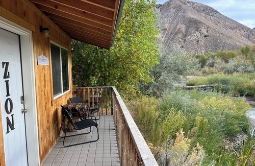 Sevier Cabin | PRIVATE RIVER BRYCE CANYON THEMED CABIN WITH COMPLIMENTARY BREAKFAST & HOT TUBS