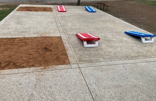 Ingram Cabin | Private riverfront, kayaks, vacation cabin - Hunt, TX