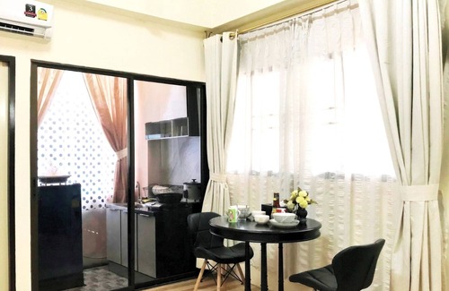 Wat Ket House | Private room Large bed, en-suite bathroom, Kitchen, parking, near night bazaar.