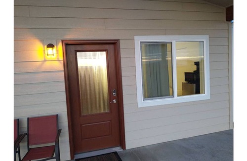Medical Lake Apartment | Private room & bathroom near Fairchild AFB