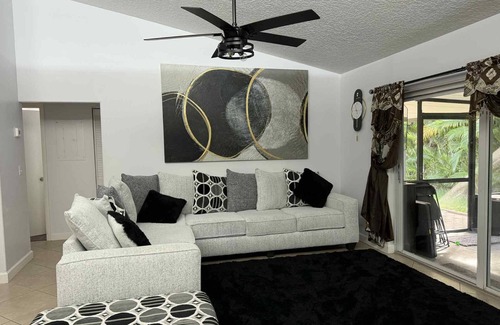Broadview Park House | Private Room in Cozy Fort Lauderdale Home, Near FLL Airport