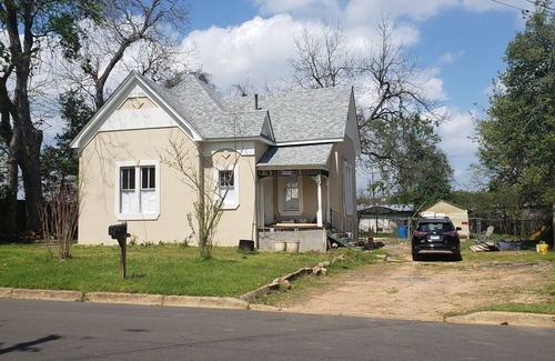 Marshall House | Private room. Private entrance. Private drive.