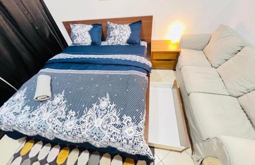 Dubai Marina House | Private Room with Curtains in Marina & Blue water