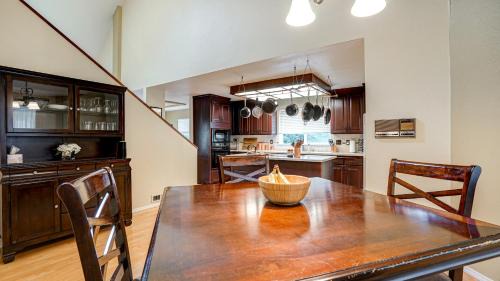 Cloverdale House | Private Rooms Garden Resort