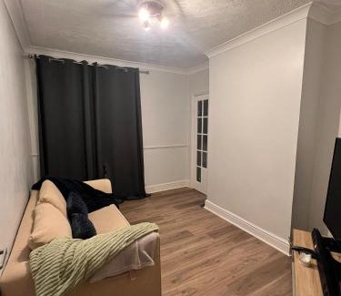 Ashford Apartment | Private Rooms with shared living room in Kent with Parking