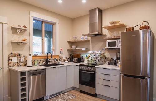 Chemainus Bed & Breakfast | Private rural vacation home stay in Stocking Creek Park, Cowichan Valley