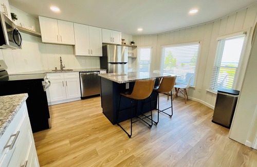 Oscoda House | Private Sandy Beach-Beach Volleyball-Game Room-Fire pit