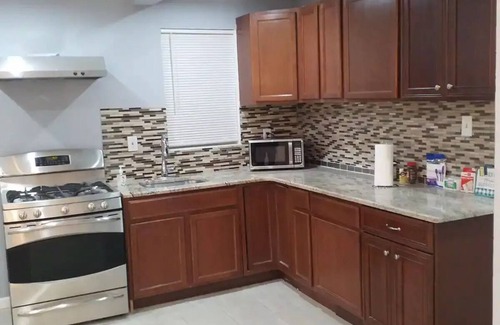 Weequahic House | Private Single Fam House Near AIRPORT EWR/NYC/Beth Israel Hospital, Prudentialnn