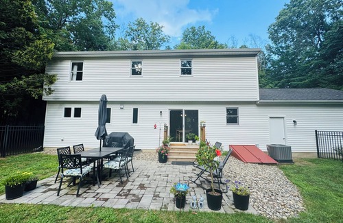 Saratoga Springs House | Private, spacious 4-bedroom house in Saratoga Springs NY. Minutes from downtown!