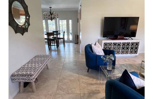 Stuart House | Private Stuart Poolside Oasis