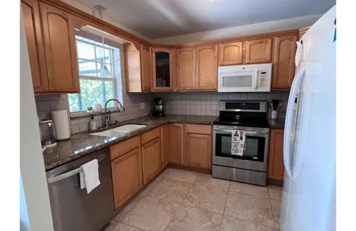 Stuart House | Private Stuart Poolside Oasis