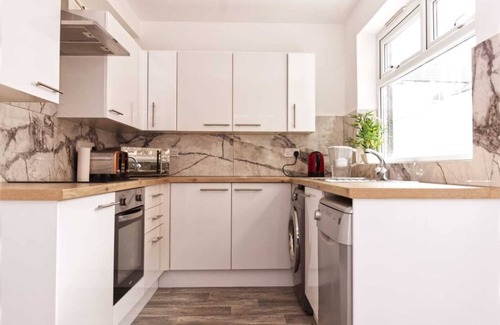 Newton-le-Willows Apartment | Private Studio + Living Area and Bathroom