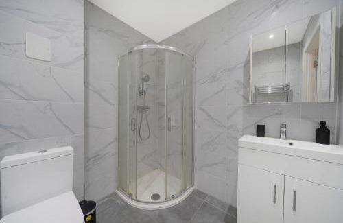 Borehamwood Apartment | Private Studio Apartment with Parking