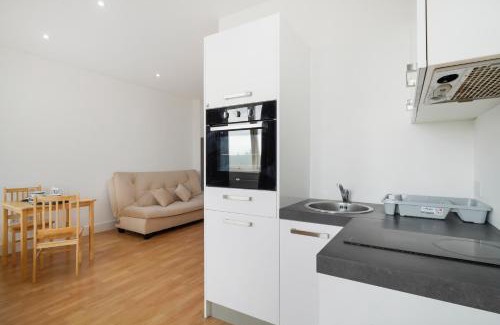 Borehamwood Apartment | Private Studio Apartment with Parking