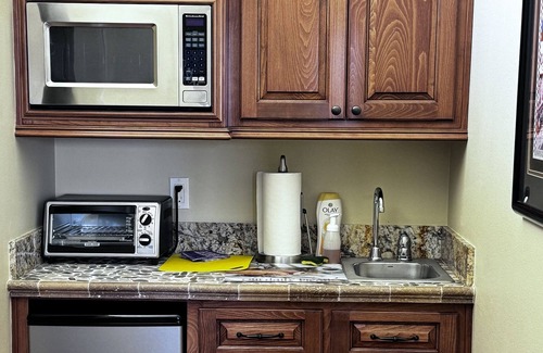 Estates at Canyon Crest Cottage | private studio cottage on private gated estate