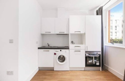 Borehamwood Apartment | Private Studio+ Free Parking New