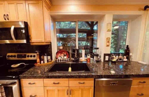 Mercer Island Apartment | Private studio, gated house, Seattle-Bellevue.