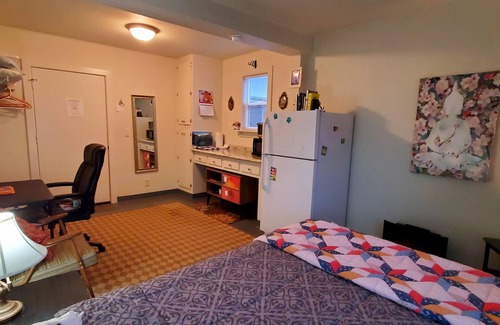 Cheney Apartment | Private Studio in a Serene Country Setting on Williams Lake. No Hunting.