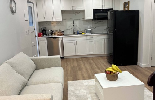 Dollarton Apartment | Private Suite by Deep Cove | Trails, Kayaking & Seymour Mountain