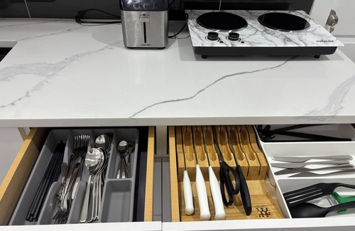 Richmond House | Private Suite Kitchen Work & Sleep Zones Near YVR & Ferries