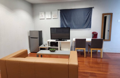 Southwest Anaheim Apartment | Private suite with its own entrance