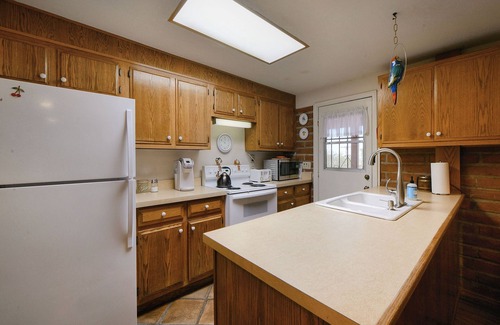 Suffolk Hills House | Private SW Guesthouse- NW Casas Adobe