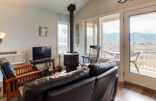 Manson House | Private, top floor loft w/ views of the valley & two lakes - dogs ok!