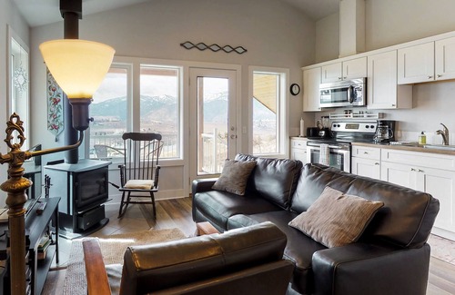 Manson House | Private, top floor loft w/ views of the valley & two lakes - dogs ok!